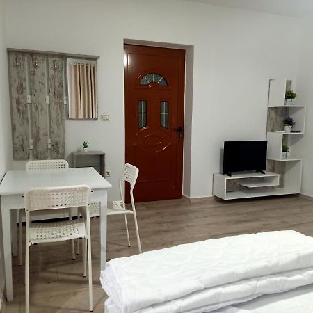 Room Click Inn Gjirokastër Extérieur photo