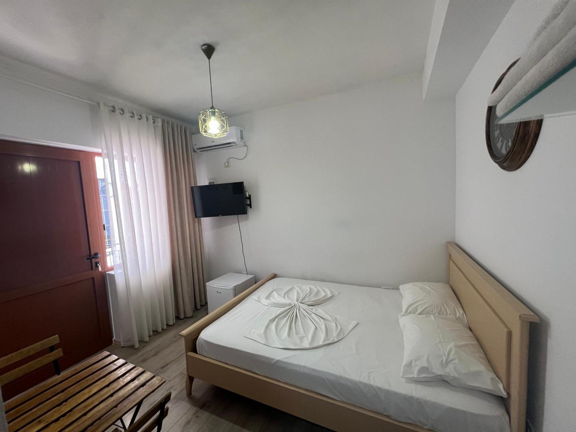 Room Click Inn Gjirokastër Extérieur photo